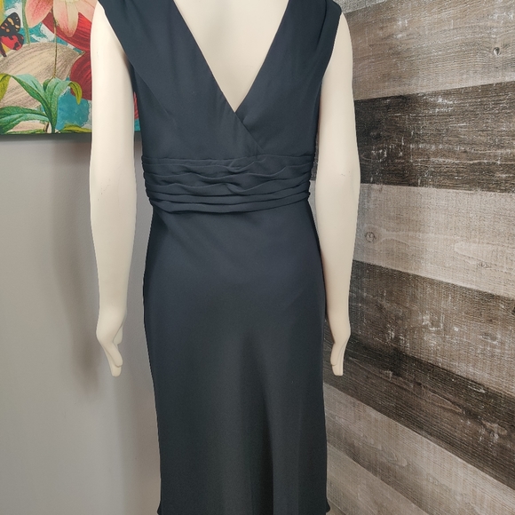 Jones New York plunge little black dress - Picture 3 of 7